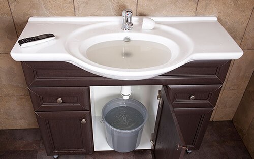 Does Your Shower Toilet Or Bathtub, What To Do When Water Backs Up In Bathtub